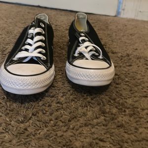 Black/ White Low Top Women’s Converse